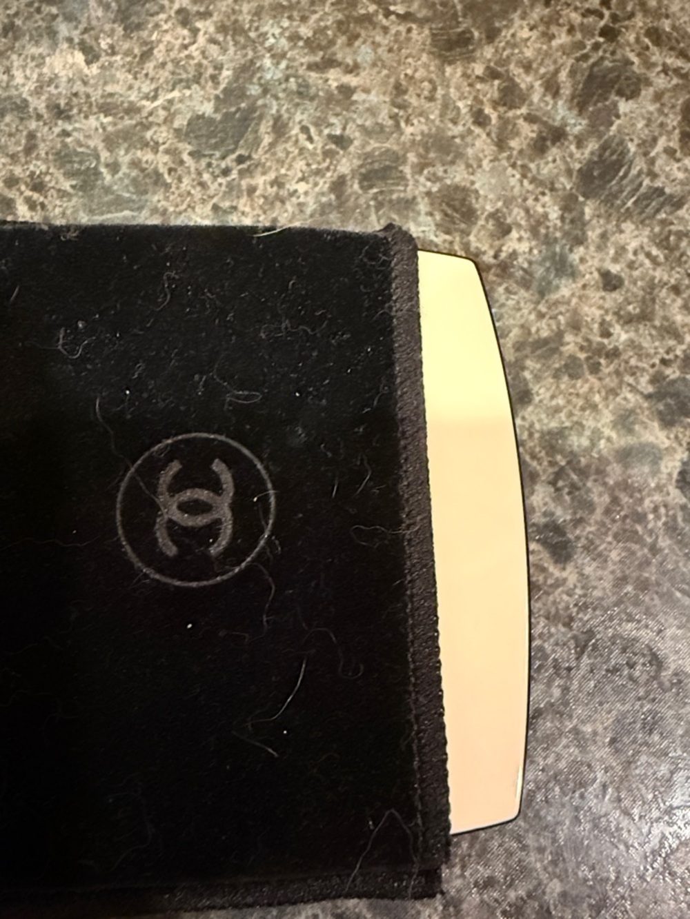 CHANEL Shimmering Coral Blush Compact - Picture 4 of 4